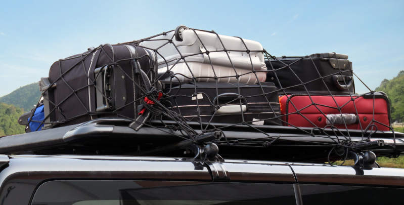 Dachgepäckträger mit Koffern