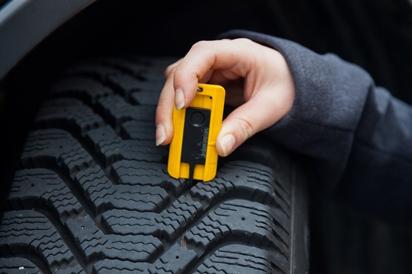 How long do you use a single tyre? And how do you know its age?