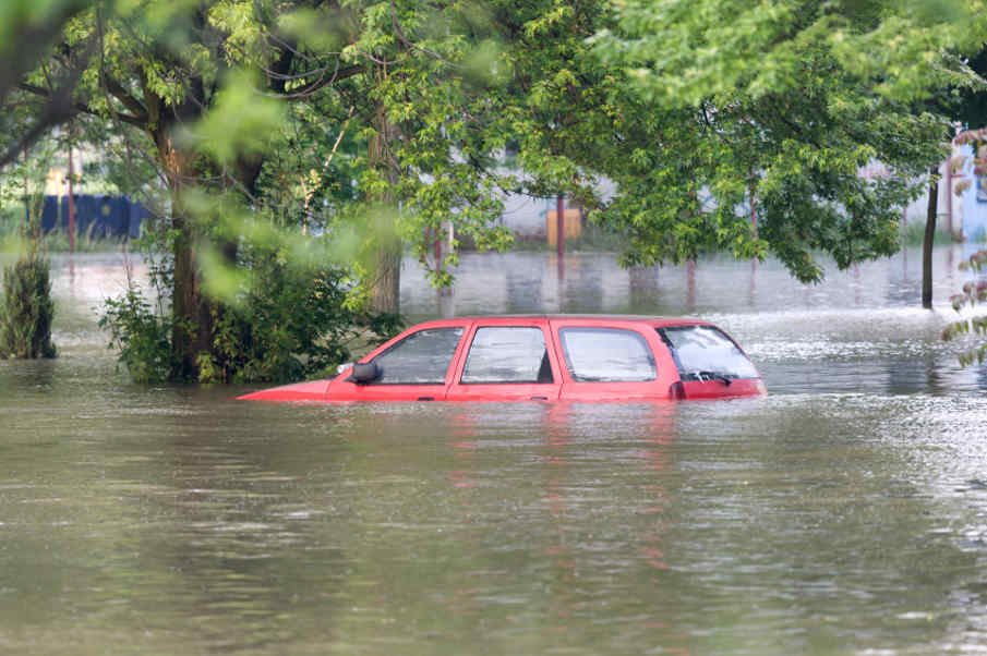 Zahlt die Kfz-Versicherung bei Hochwasserschäden am Auto?