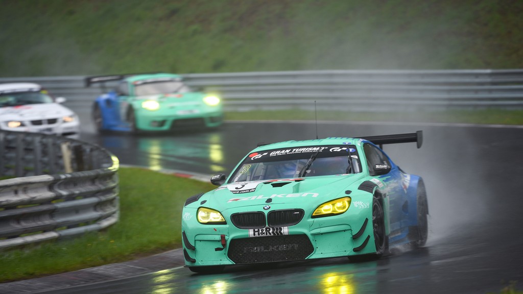 Falken in the TOP-10 in the wet race at the Nürburgring